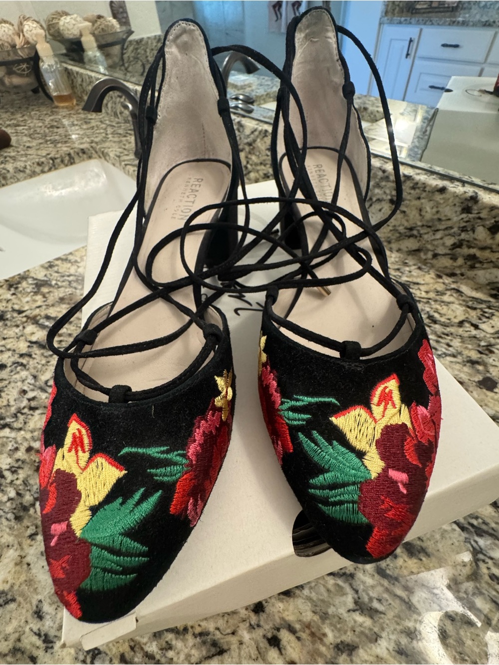 Kenneth Cole Black Pointed-Toe Floral Embroidered Lace-Up Flats
